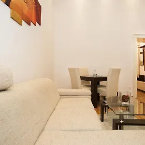 https://charlotte-apartment-close-to-opera.inbudapesthotels.com